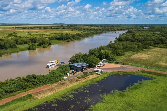Spectacular Jumping Crocodile Cruise with Darwin Transfer Bus - Why the Adelaide River crocodile cruise is so memorable