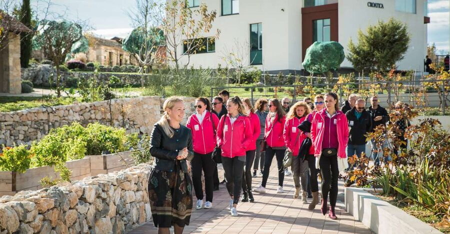 Split: Dalmatia for Nature Lovers Green Line Sightseeing Bus - Klis Fortress, the tour’s strongest stop