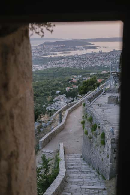 Split: Sunset at Klis Fortress with Sightseeing Bus - Sunset, photos, and the view across Split