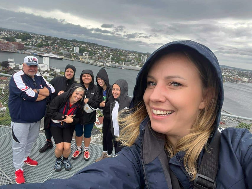 Stavanger: City Highlights Bus and Walking Tour - The guide’s role and the value of live commentary