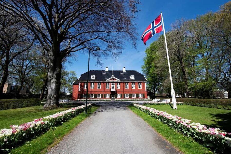Stavanger: Sights & Highlights Minibus Tour and Museum Entry - From Strandkaien to Stavanger’s wider story