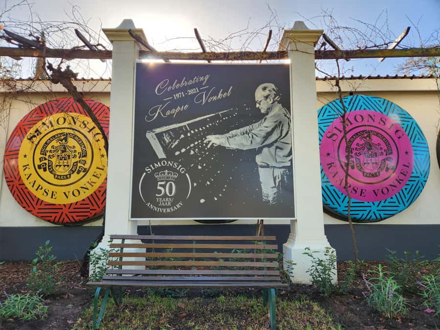 Stellenbosch: Hop-On Hop-Off Northern Route Wine Tour - Warwick for a contrasting estate visit