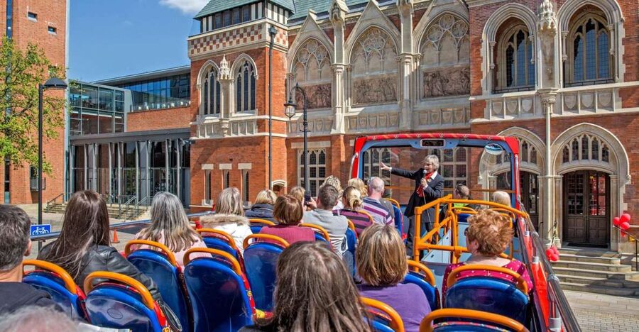 Stratford-upon-Avon:City Sightseeing Hop-On Hop-Off Bus Tour - Stop 1: Visitor Information Centre and Bridge Foot