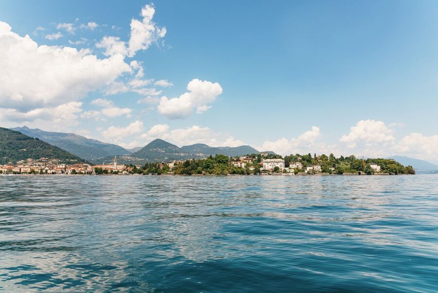 Stresa: 3 Borromean Islands Hop-On Hop-Off Boat Tour - Boats, boarding, and the practical details