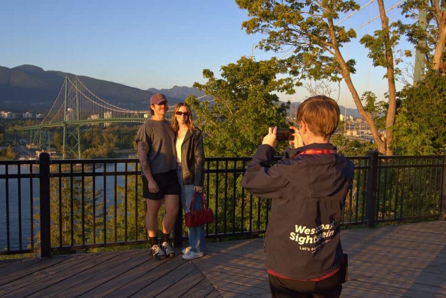 Sunset Bus Tour: Stanley Park & English Bay Photostops - Key points at a glance