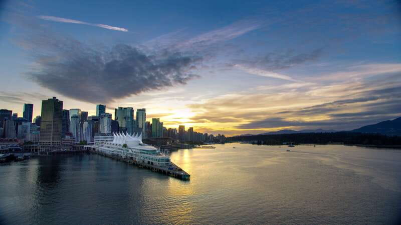Sunset Bus Tour: Stanley Park & English Bay Photostops - Gastown and the Steam Clock in ten minutes