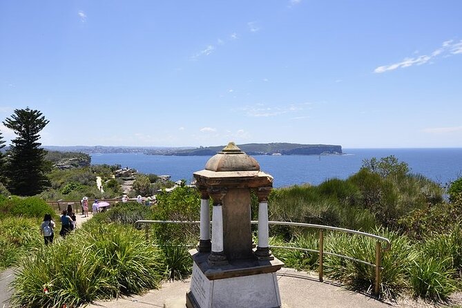 Sydney Guided Sightseeing Bus Tour - The Gap brings cliffs, wind, and open ocean