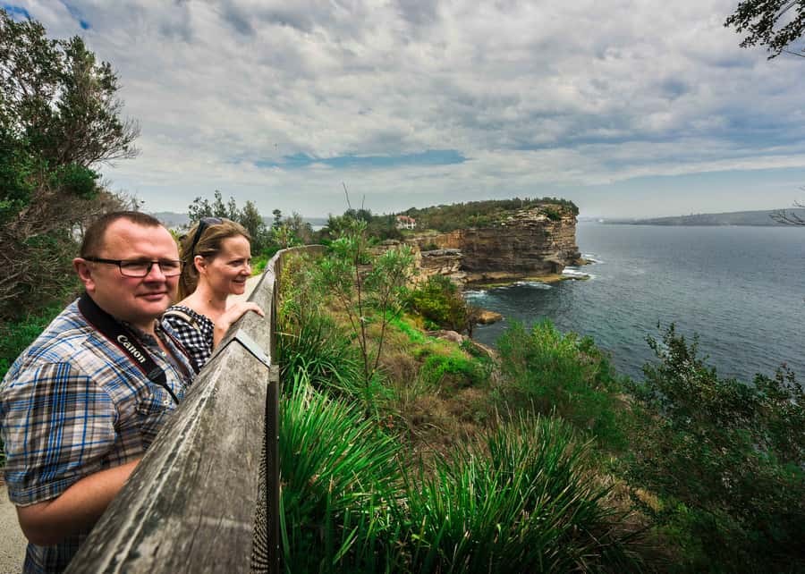 Sydney: Morning Sightseeing Bus to Bondi with Lunch Cruise - Mrs Macquarie’s Point and the classic skyline