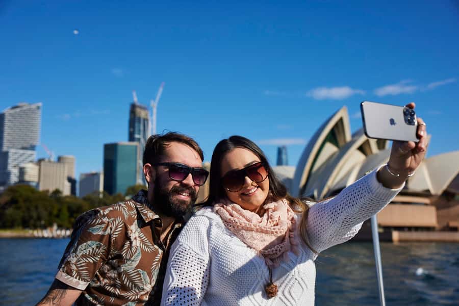 Sydney: Morning Sightseeing Bus to Bondi with Lunch Cruise - Starting with Sydney’s sandstone heart