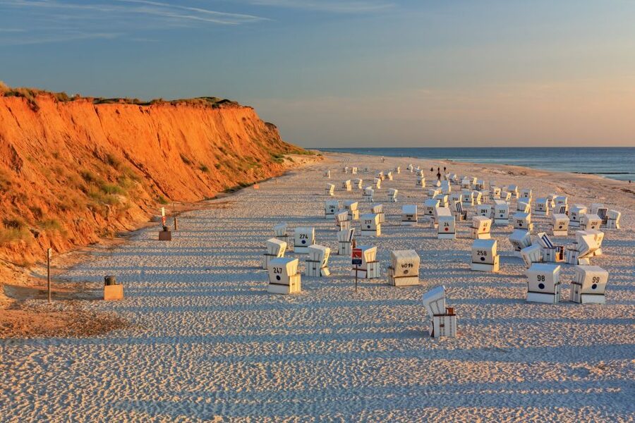 Sylt: Guided Island Tour by Bus with Sylt Highlights - Weather, comfort, and the rhythm of the day