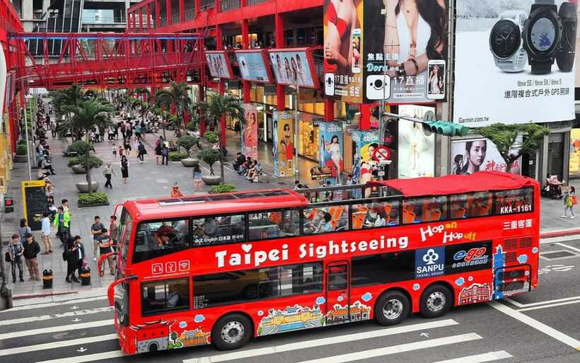 Taipei: Hop-On Hop-Off Sightseeing Bus with Audio Guide - Ximending for shopping and street life