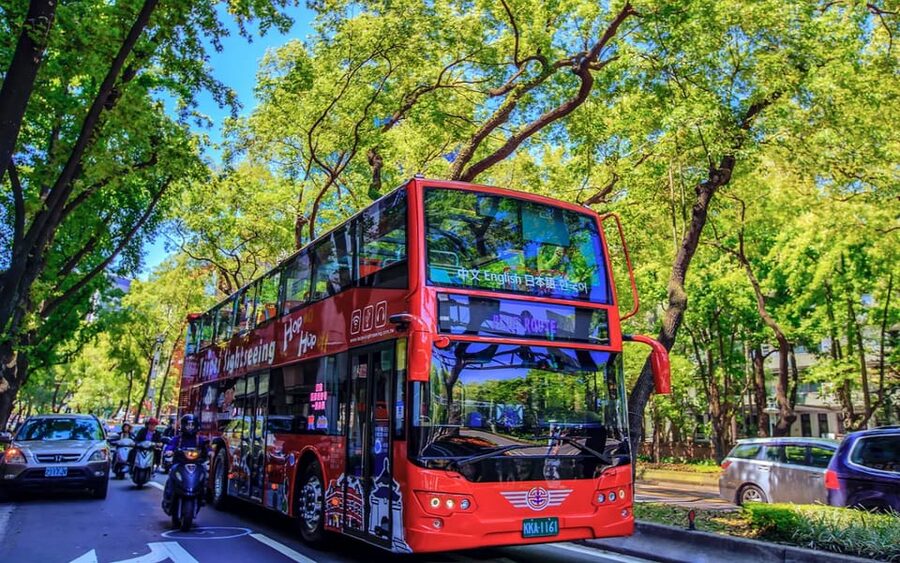Taipei: Hop-On Hop-Off Sightseeing Bus with Audio Guide - The audio guide: useful, but bring realistic expectations
