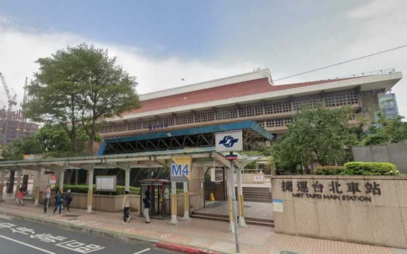 Taipei: Hop-On Hop-Off Sightseeing Bus with Audio Guide - Red and blue routes for a first look at Taipei