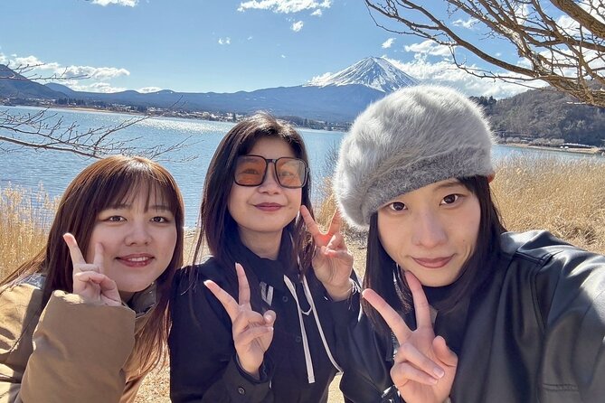Tokyo: Mt.Fuji & Lake Kawaguchiko 1-Day Bus Tour w/Optional Lunch - Oishi Park and Fuji across the flowers