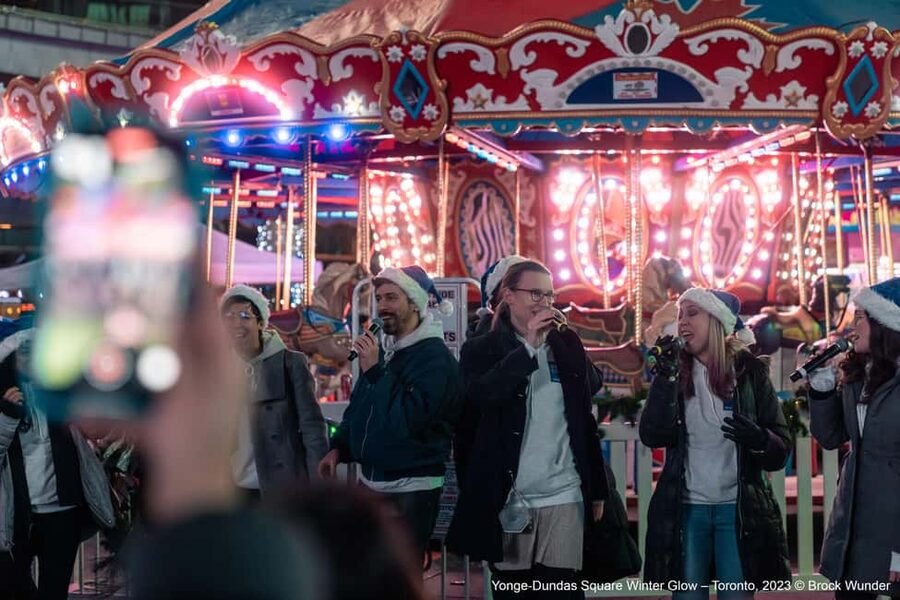 Toronto: Festive Lights Bus Tour - The guide makes the short route more useful