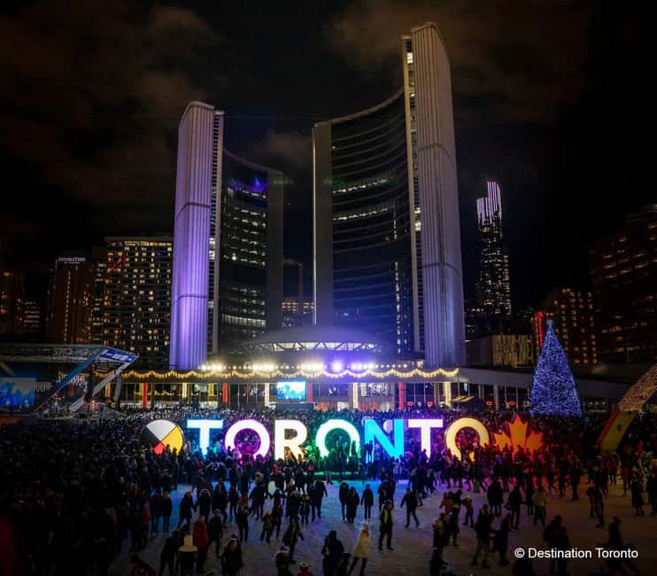 Toronto: Festive Lights Bus Tour - Festive treats and the comfort factor