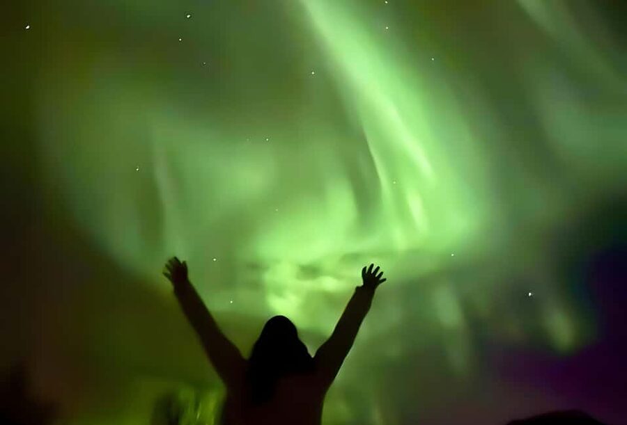 Tromsø: Northern Lights Bus Tour with Free Photography - Why the guide team matters