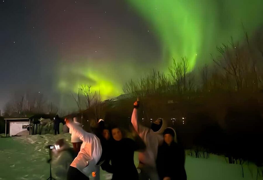 Tromsø: Northern Lights Bus Tour with Free Photography - Who should book this experience