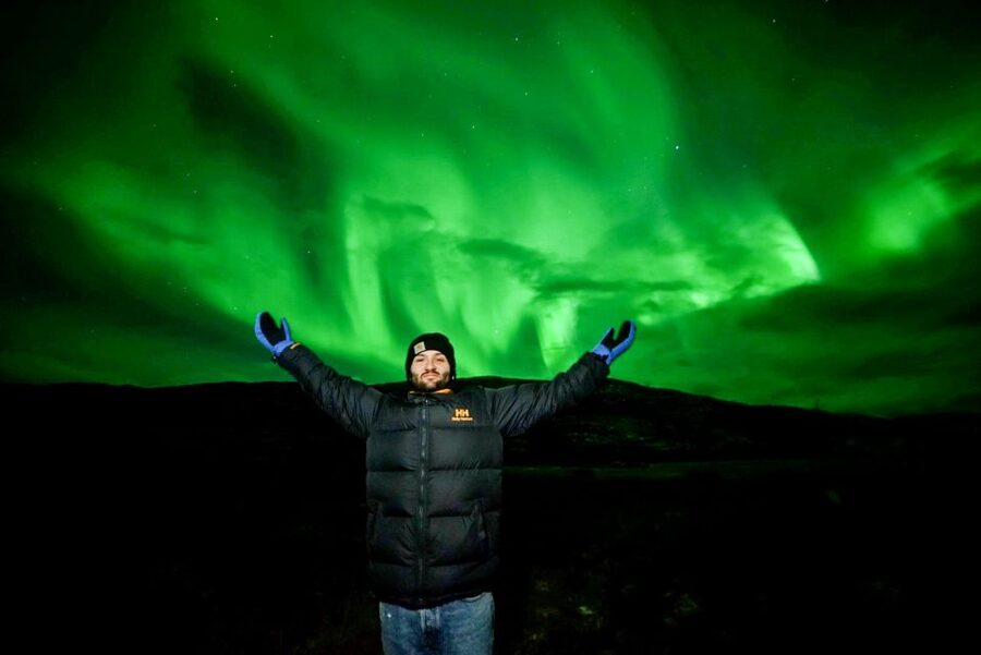 Tromsø: Northern Lights Chase Minibus Tour - Getting photos without carrying a full camera kit