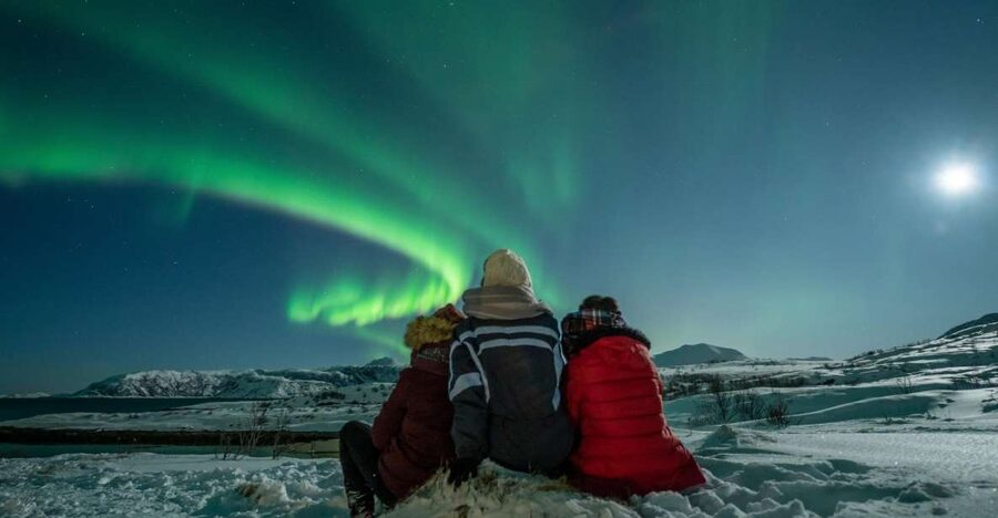 Tromso: Northern Lights Chase with Photo Package Included - Chasing clear skies beyond Tromsø