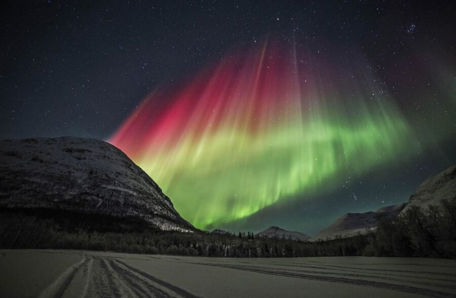 Tromso: Northern Lights Photography Tour by Bus (or miniBus) - The photography lesson is useful for beginners