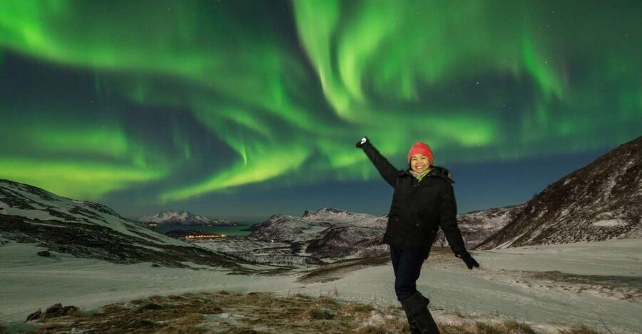 Tromso: Northern Lights Photography Tour by Bus (or miniBus) - What the guides add to the night