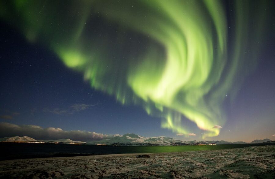 Tromso: Northern Lights Photography Tour by Bus (or miniBus) - April and August need special caution