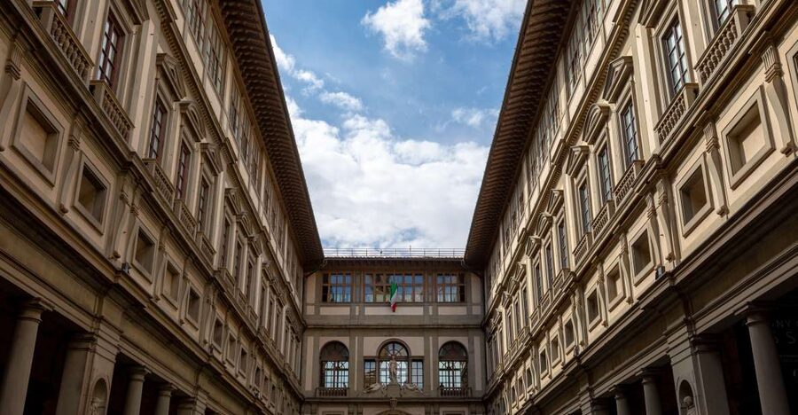 Uffizi Gallery & Hop-on Hop-off Bus Tour - Choosing between a guide and going alone