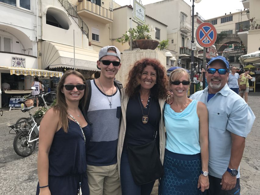 Unforgettable tour of Capri with special convertible coach - The Piazzetta and the center of Capri