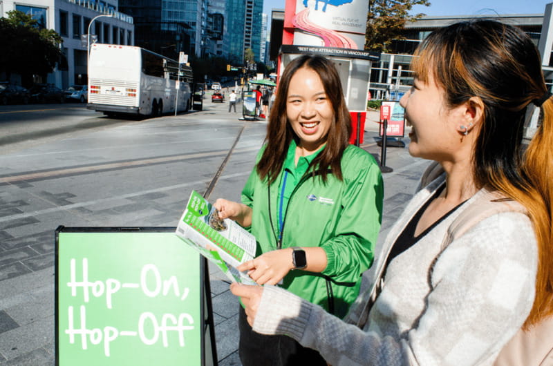 Vancouver: Hop-on Hop-off Sightseeing Tour with 10 Stops - Live guides can change the quality of the ride