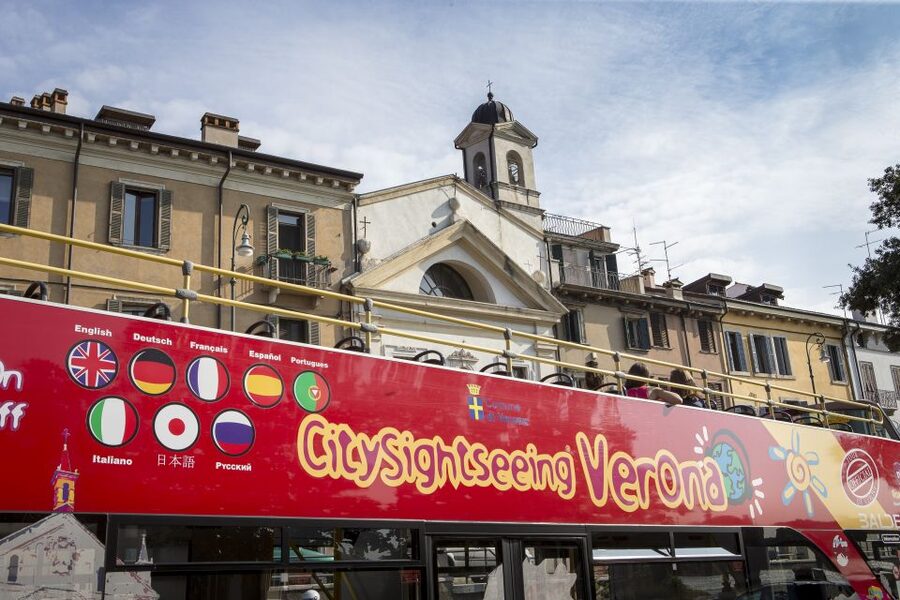 Verona: Hop-on Hop-off Tour 24 or 48-Hour Ticket - Comfort, crowds, and weather