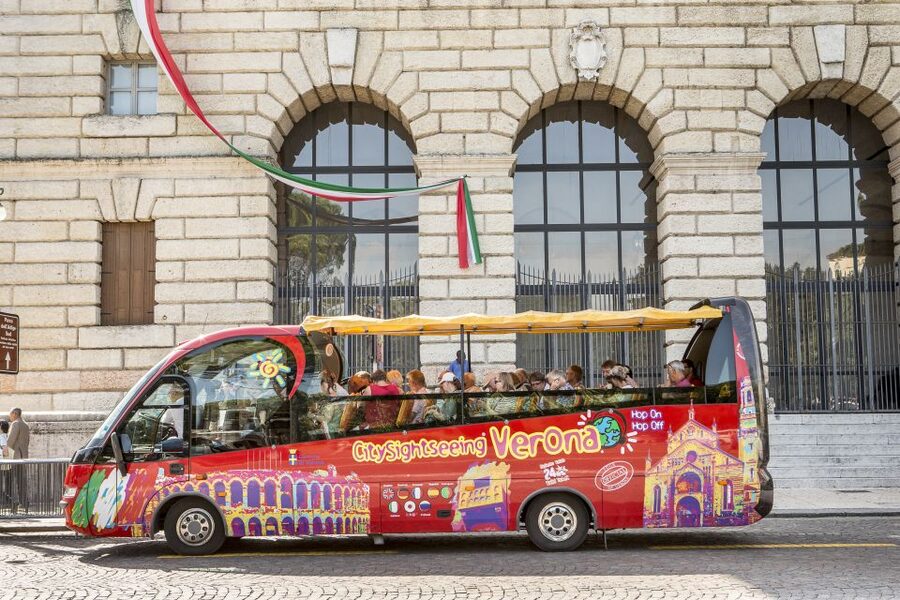 Verona: Hop-on Hop-off Tour 24 or 48-Hour Ticket - The red route connects Verona’s main sights