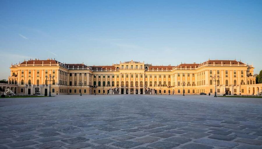 Vienna: EasyCityPass | City Card | Bus Metro Tram | Savings - Riding Vienna’s buses, trams, and metro