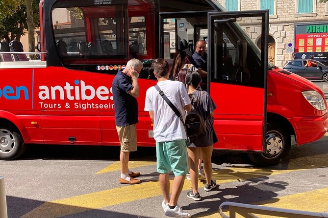 Visit of Antibes Juan-Les-Pins by convertible bus - The 90-minute timetable needs serious planning