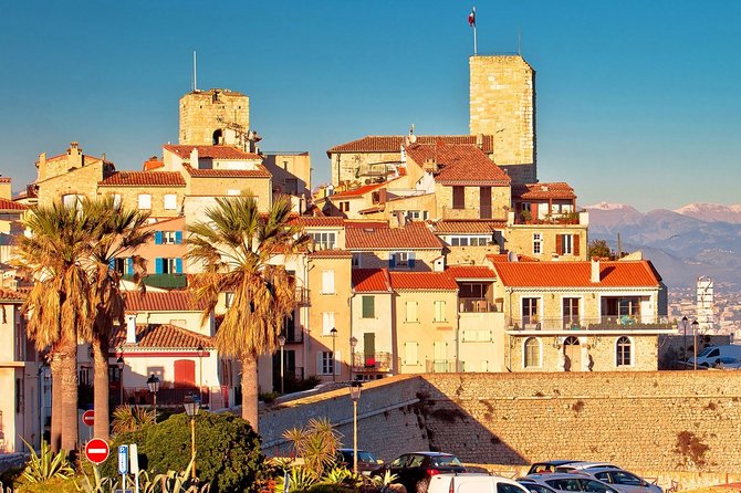Visit of Antibes Juan-Les-Pins by convertible bus - Audio commentary can be helpful, but test it early