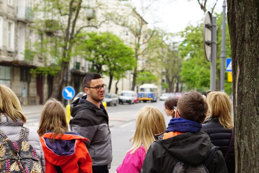 Warsaw: 2.5-Hour Dark Side - Praga District by a Retro Bus - How the group size changes the experience