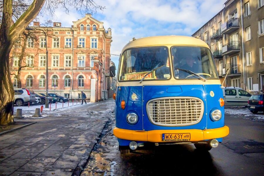 Warsaw: 2.5-Hour Dark Side - Praga District by a Retro Bus - Street art, films, and the old neighborhood feel
