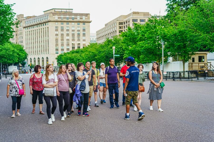 Washington DC: National Mall Night Bus Tour - Lincoln, Korean War, and Vietnam memorials