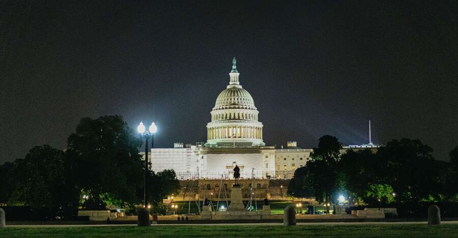 Washington DC: National Mall Night Bus Tour - The White House and Capitol: famous, but not always close