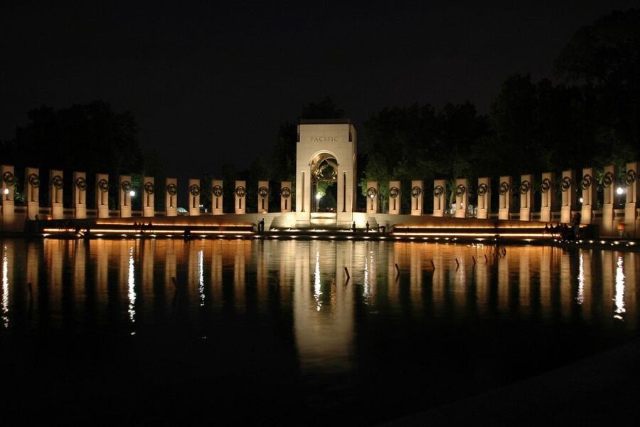Washington DC: Night Tour with 10+ Stops, Admission Tickets - Lincoln Memorial and the central Mall