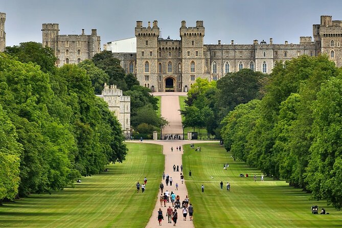 Windsor Castle Half Day Trip from London by Luxury Coach - Meeting the coach at Earl’s Court