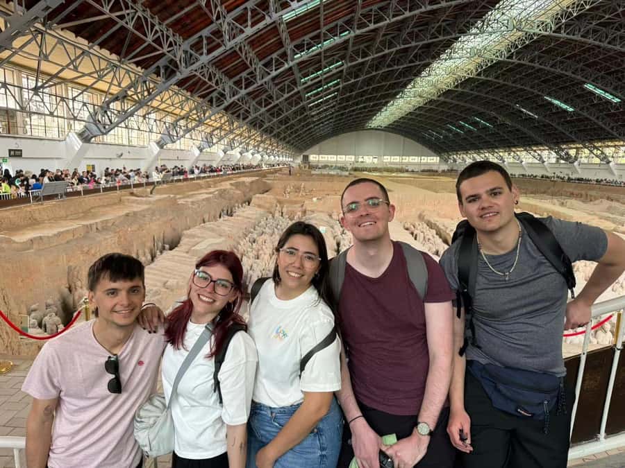 Xi'an: Terracotta Army Mini-Bus Tour with Options - Why the guide matters in a crowded place