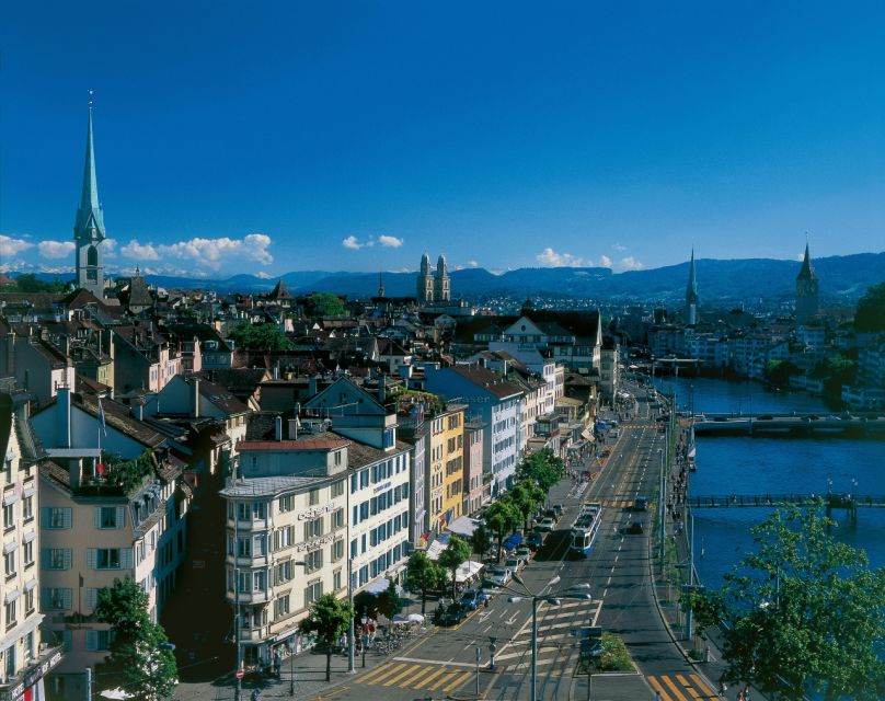 Zurich: City Bus Tour with Audio Guide and Lake Cruise - From the coach to Bürkliplatz