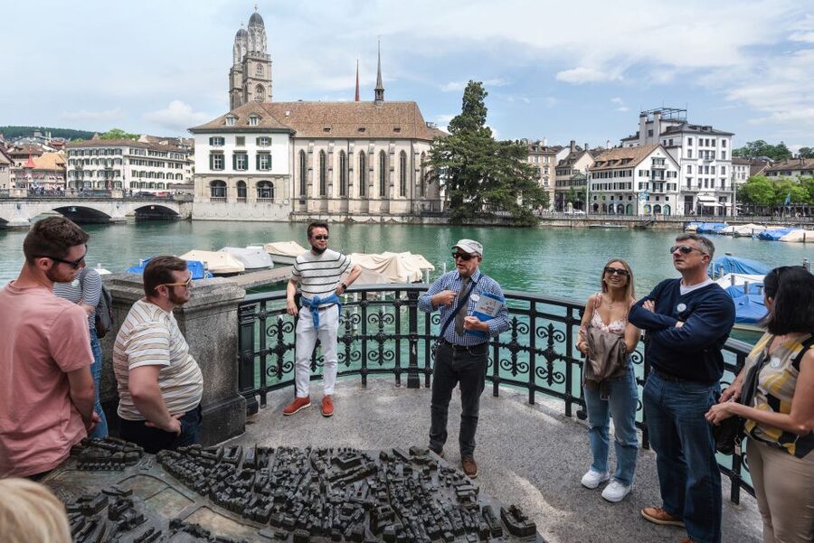 Zurich: City Highlights Tour by Bus, Cable Car, and Ferry - Guides make the difference